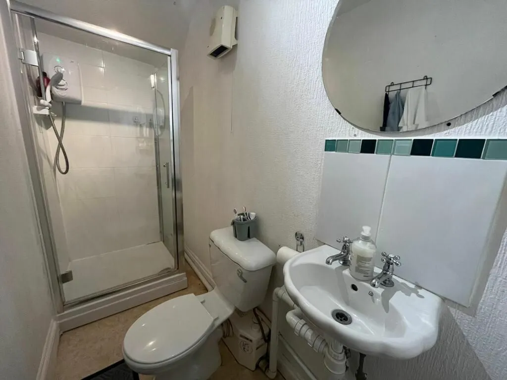 Weston-Super-Mare, Avon, BS23 3AN - Online Auctions