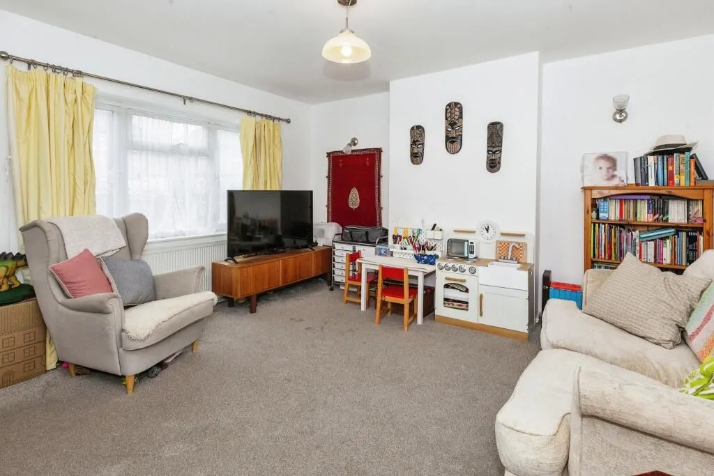 Slough, Berkshire, SL2 1DT - Online Auctions