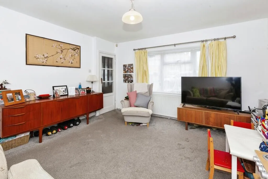 Slough, Berkshire, SL2 1DT - Online Auctions