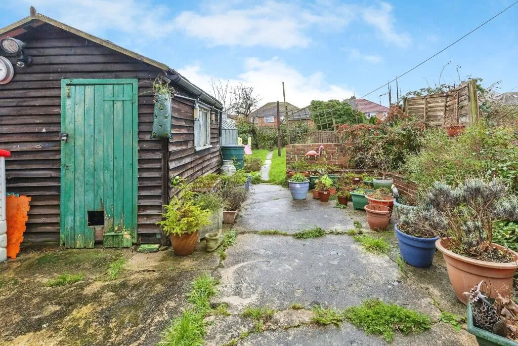 Slough, Berkshire, SL2 1DT - Online Auctions