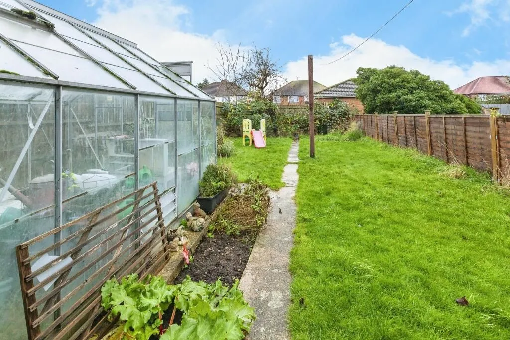 Slough, Berkshire, SL2 1DT - Online Auctions