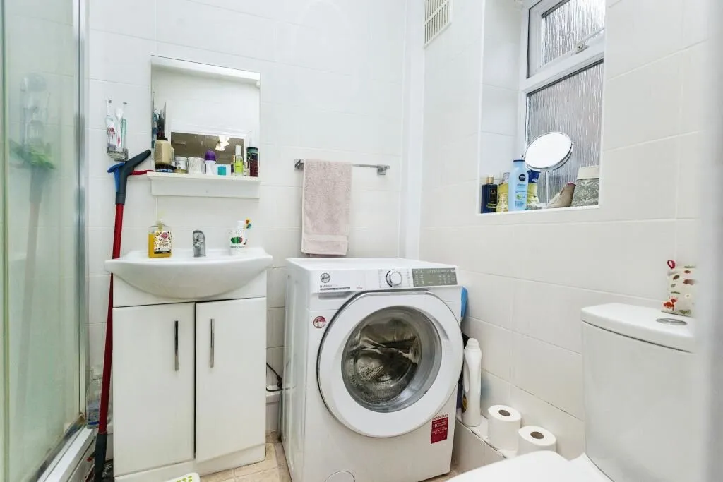 Slough, Berkshire, SL2 1DT - Online Auctions