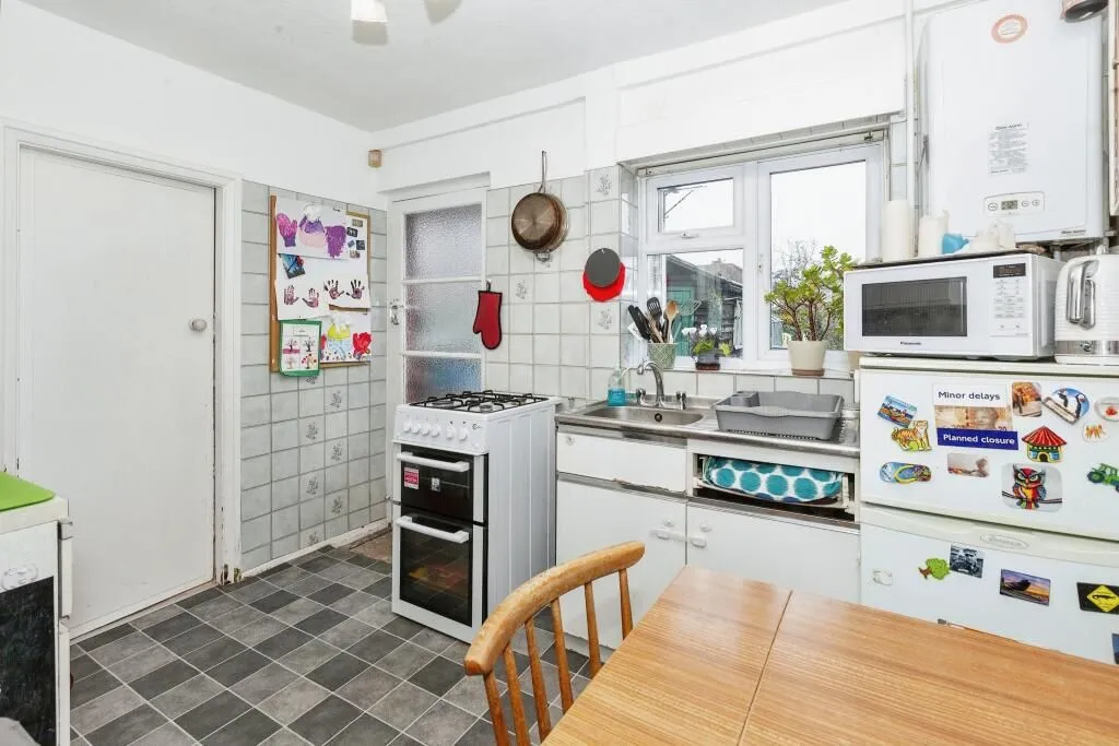 Slough, Berkshire, SL2 1DT - Online Auctions