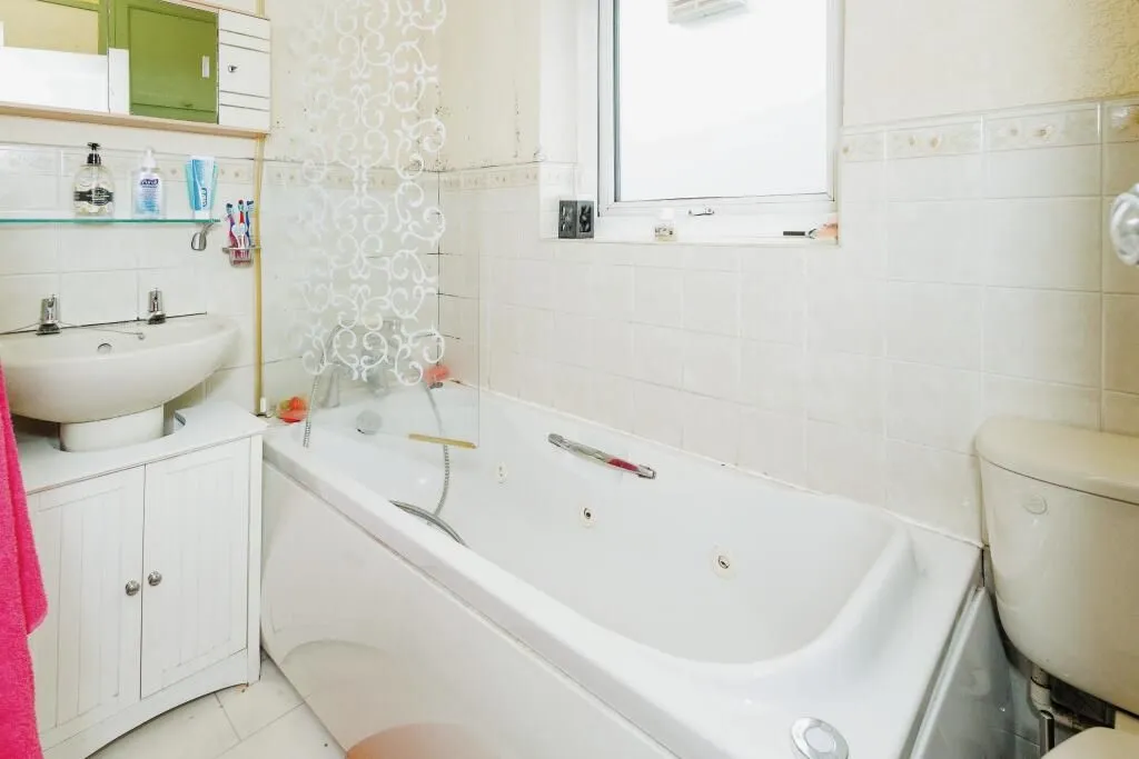 Little Hulton, Manchester, Lancashire, M38 9GL - Online Auctions