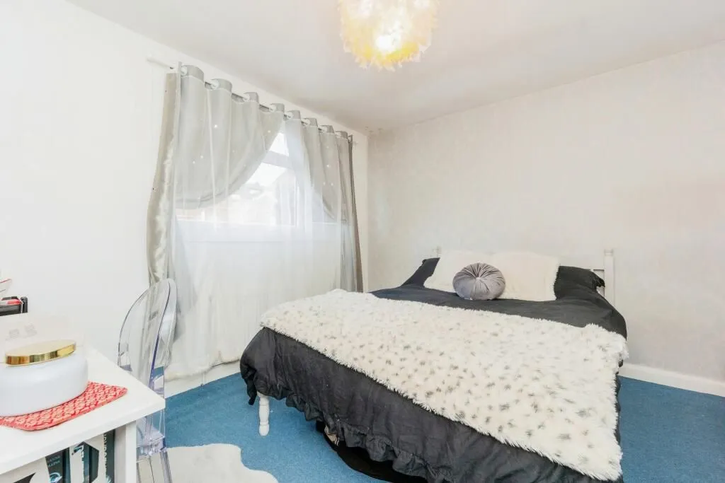 Stalybridge, Cheshire, SK15 1UT - Online Auctions