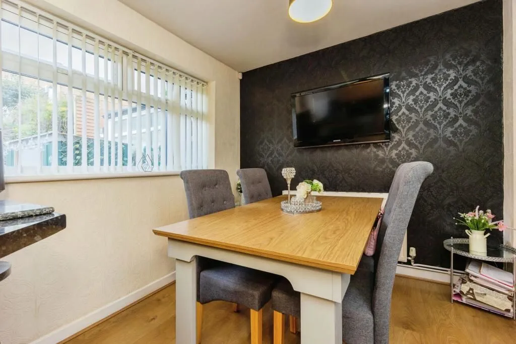 Stalybridge, Cheshire, SK15 1UT - Online Auctions