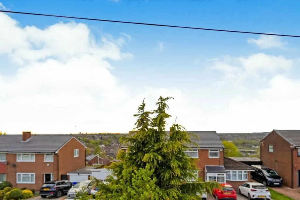 Stalybridge, Cheshire, SK15 1UT - Online Auctions