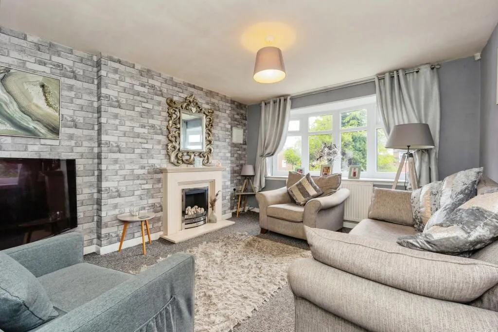Stalybridge, Cheshire, SK15 1UT - Online Auctions
