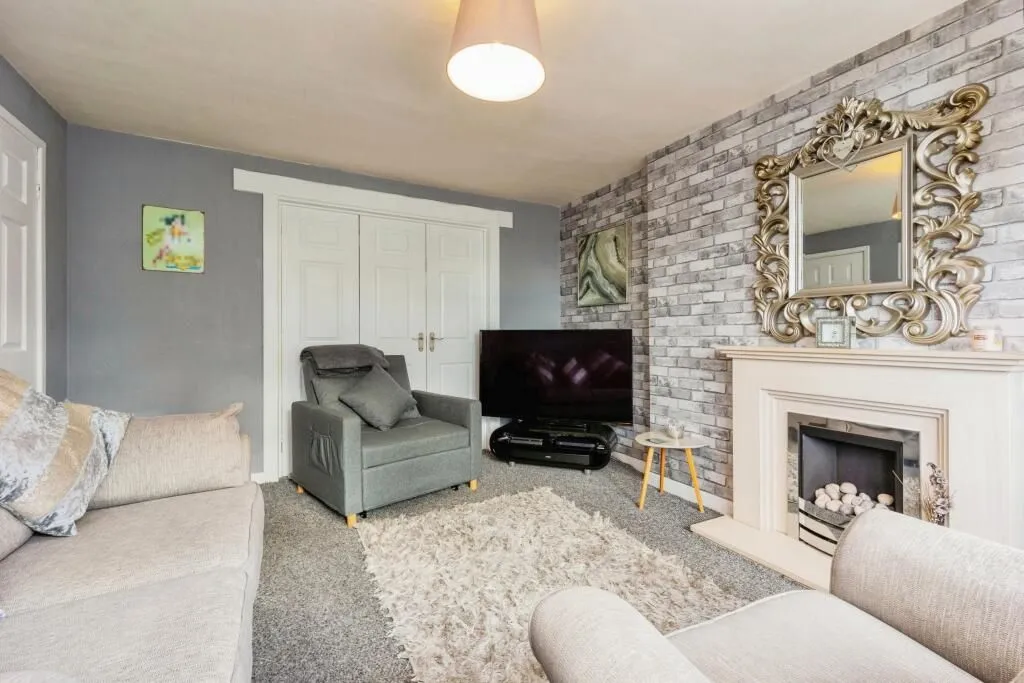 Stalybridge, Cheshire, SK15 1UT - Online Auctions