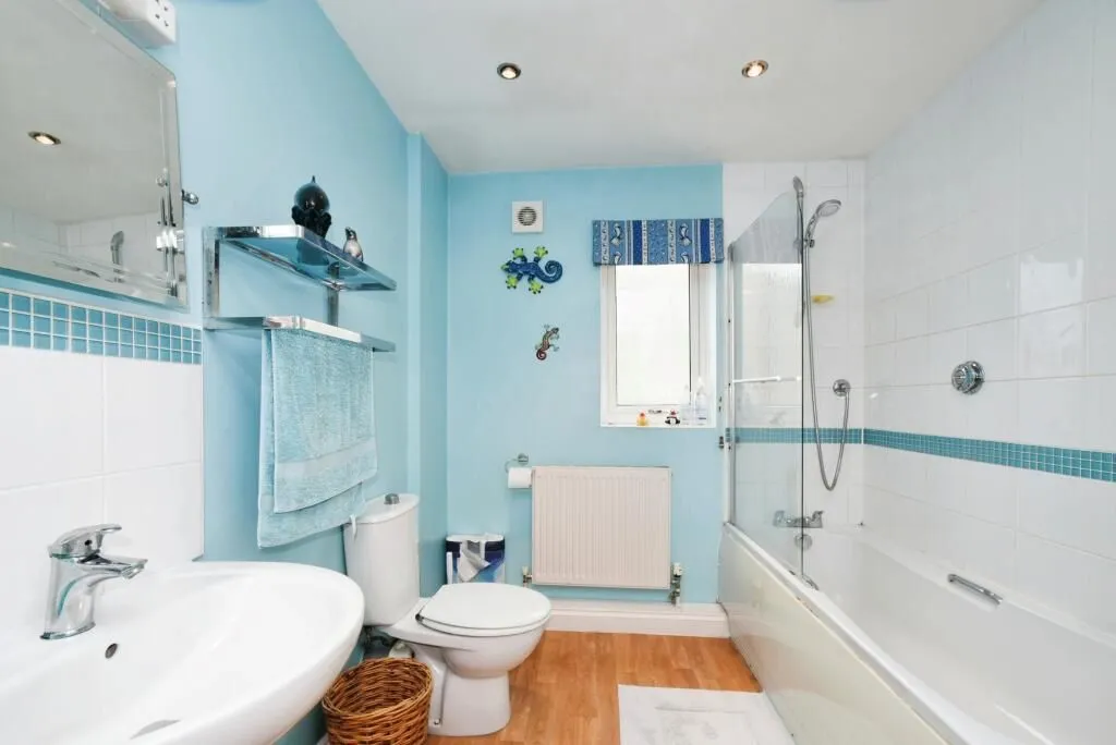Broad Hinton, Swindon, Wiltshire, SN4 9PN - Online Auctions
