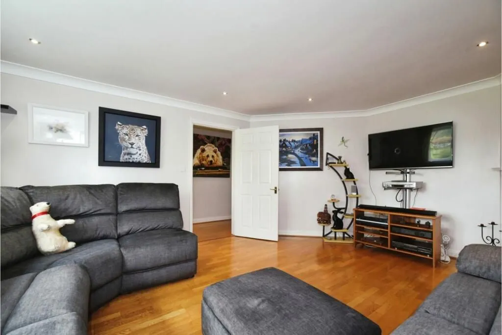 Broad Hinton, Swindon, Wiltshire, SN4 9PN - Online Auctions