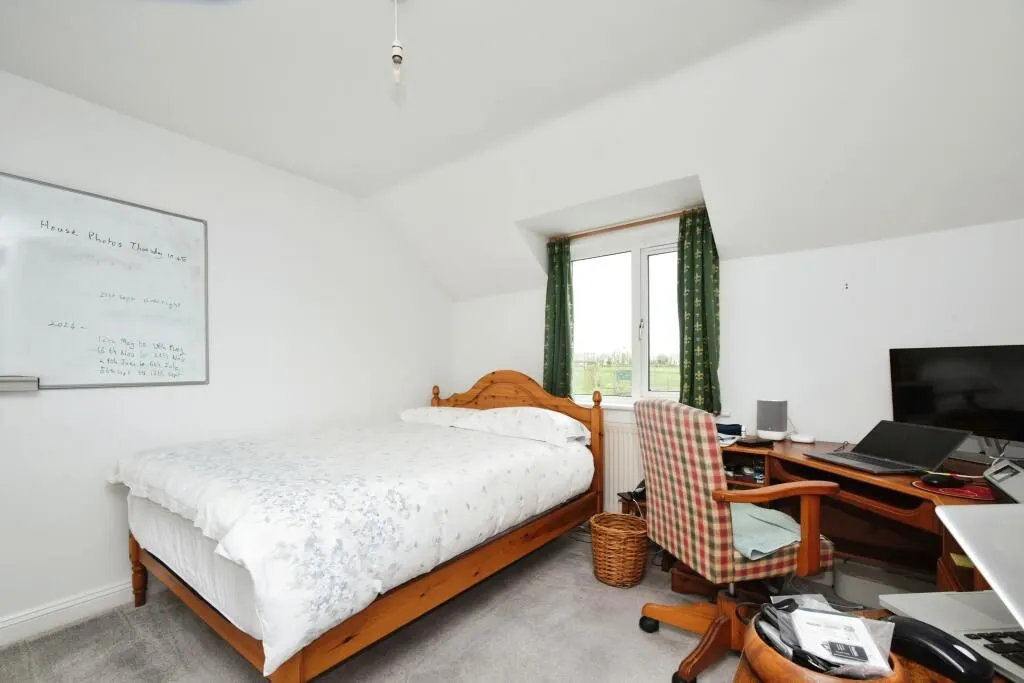Broad Hinton, Swindon, Wiltshire, SN4 9PN - Online Auctions