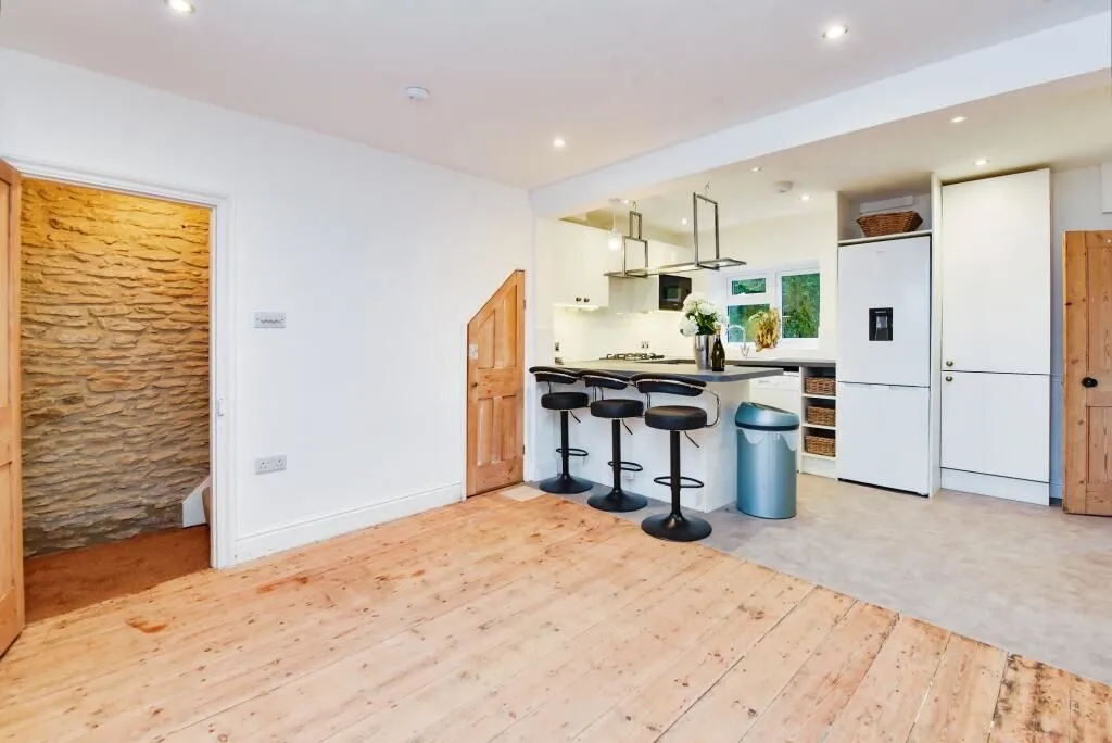 Frome, Somerset, BA11 1ND - Online Auctions