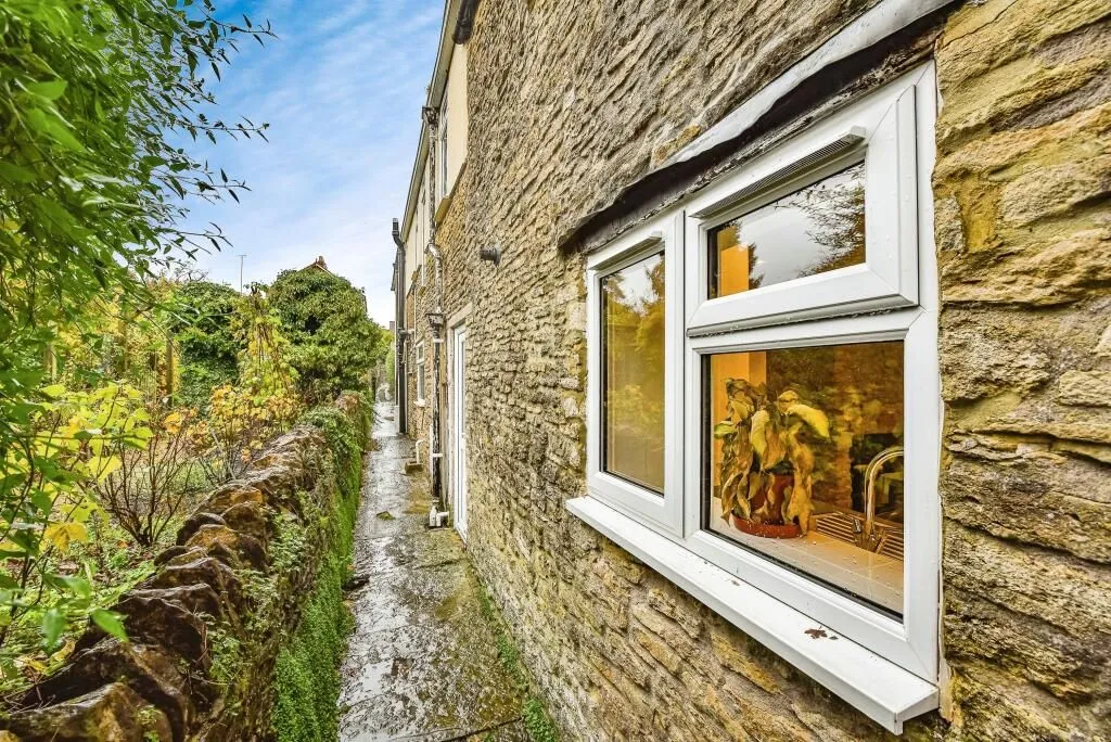 Frome, Somerset, BA11 1ND - Online Auctions