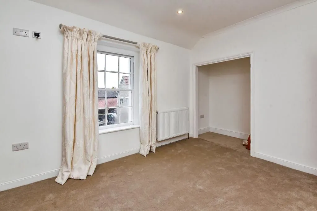 Frome, Somerset, BA11 1ND - Online Auctions