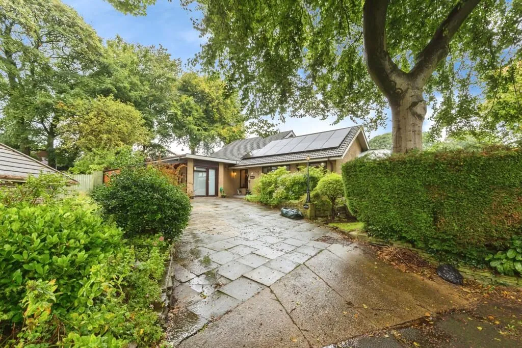 Turncroft Hall, Darwen, Lancashire, BB3 2BT - Online Auctions
