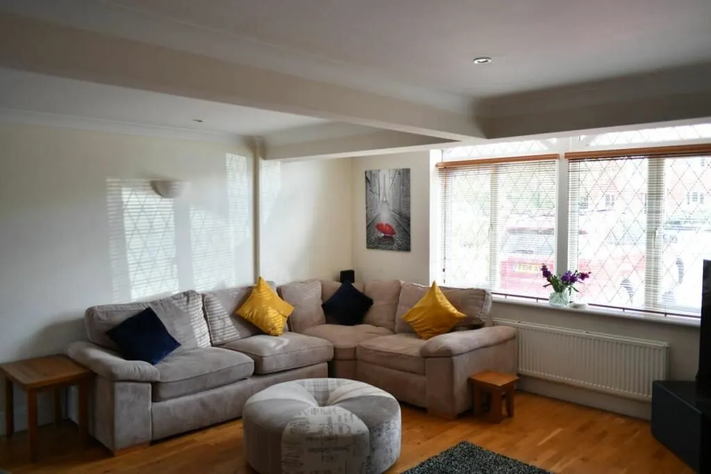 Long Eaton, Nottinghamshire, NG10 3QJ - Online Auctions
