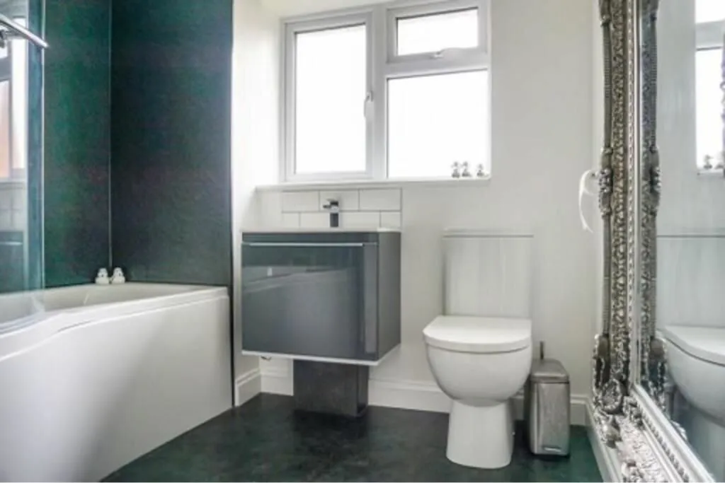 Long Eaton, Nottinghamshire, NG10 3QJ - Online Auctions