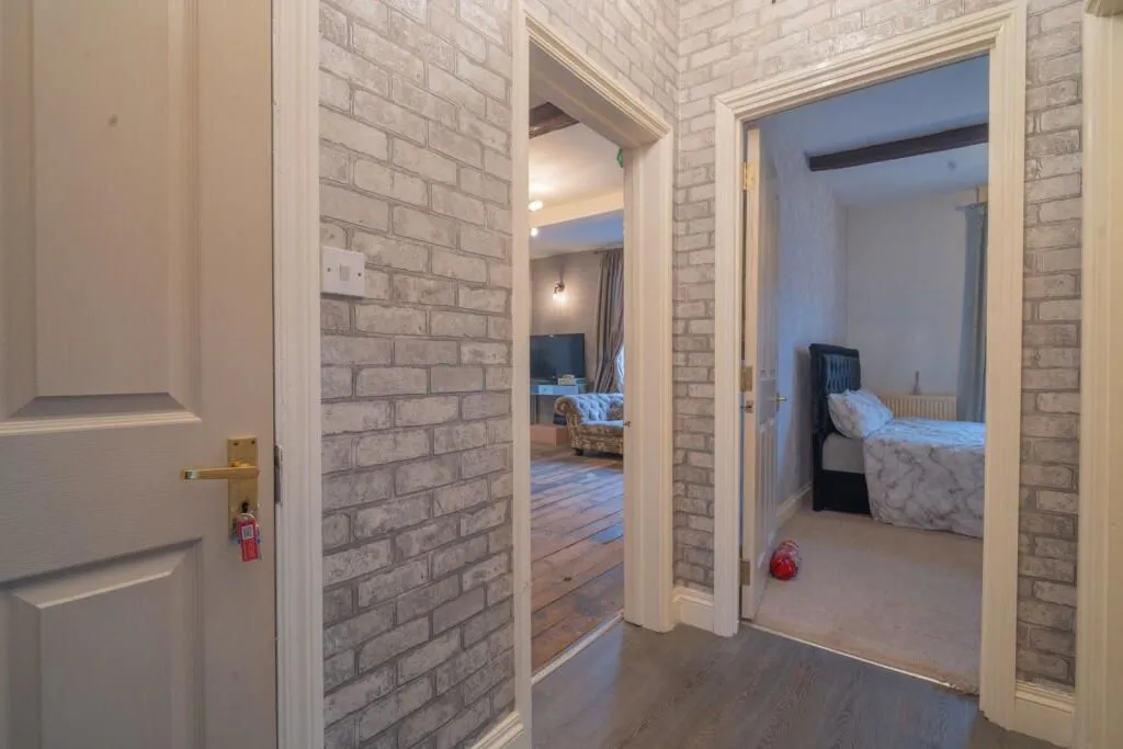 108 High Street, Henley-in-Arden, West Midlands, B95 5BY - Online Auctions