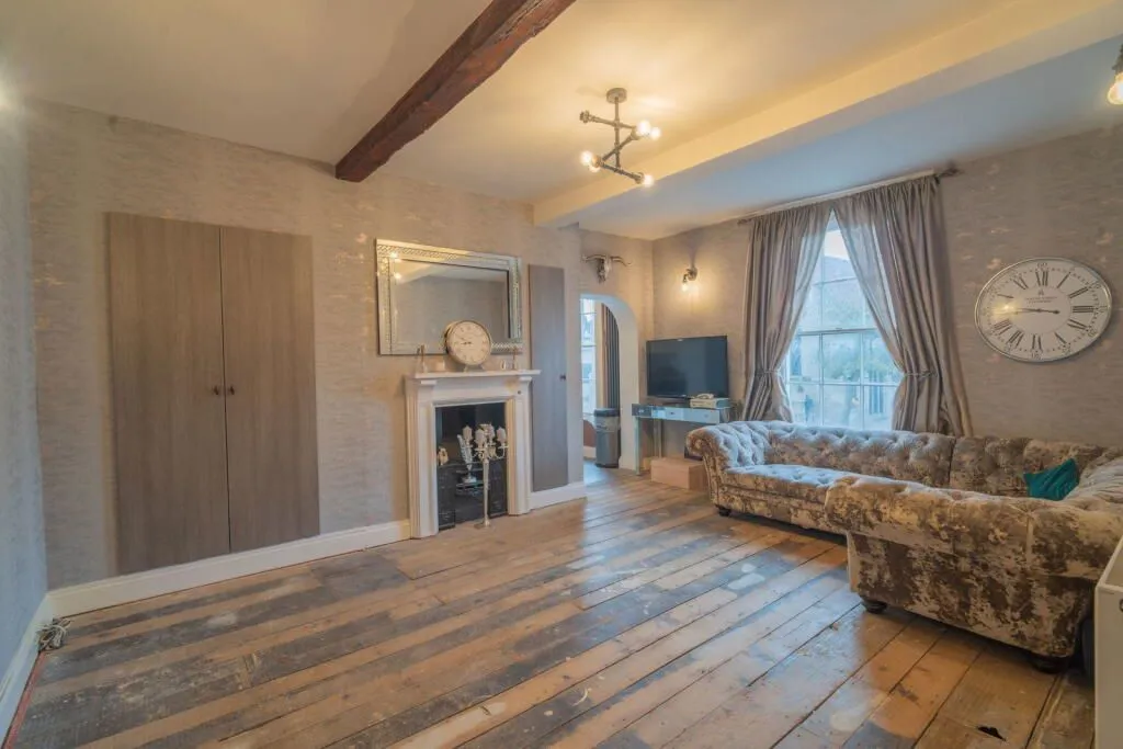 108 High Street, Henley-in-Arden, West Midlands, B95 5BY - Online Auctions