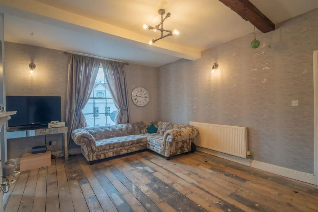 108 High Street, Henley-in-Arden, West Midlands, B95 5BY - Online Auctions
