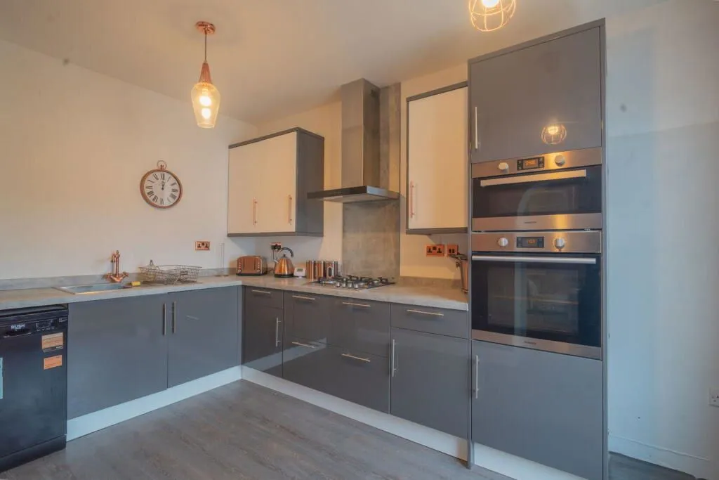 108 High Street, Henley-in-Arden, West Midlands, B95 5BY - Online Auctions