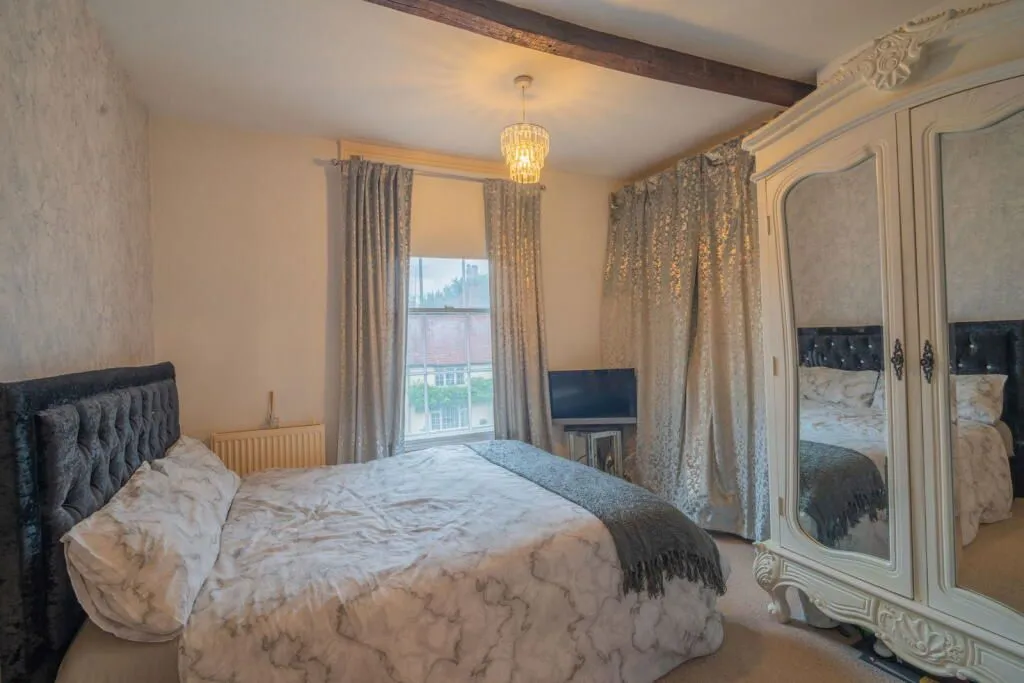 108 High Street, Henley-in-Arden, West Midlands, B95 5BY - Online Auctions