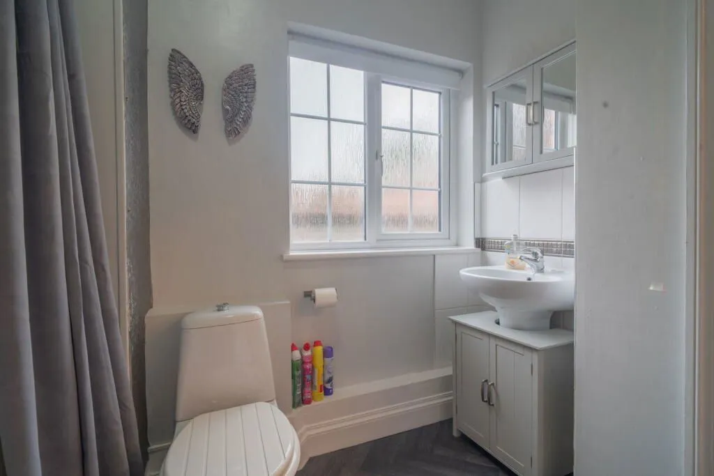 108 High Street, Henley-in-Arden, West Midlands, B95 5BY - Online Auctions