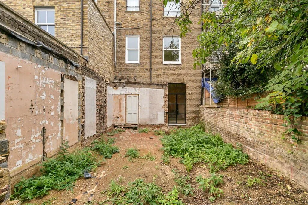London, W12 8JD - Online Auctions