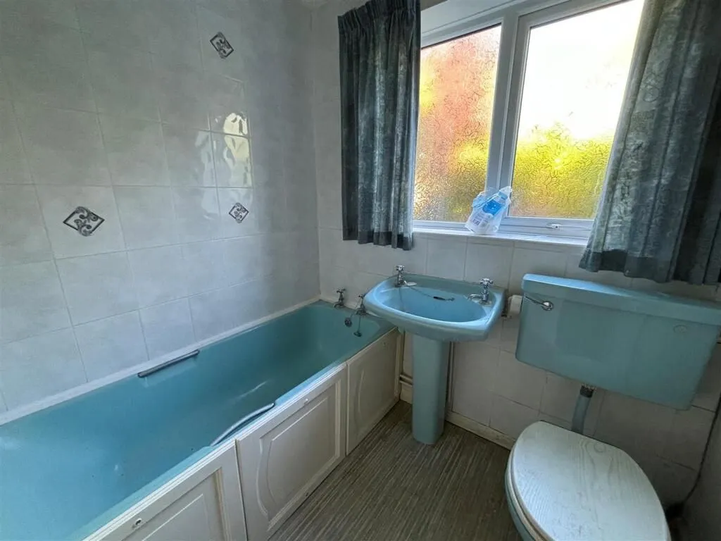 Bridlington, North Humberside, YO16 6JA - Online Auctions