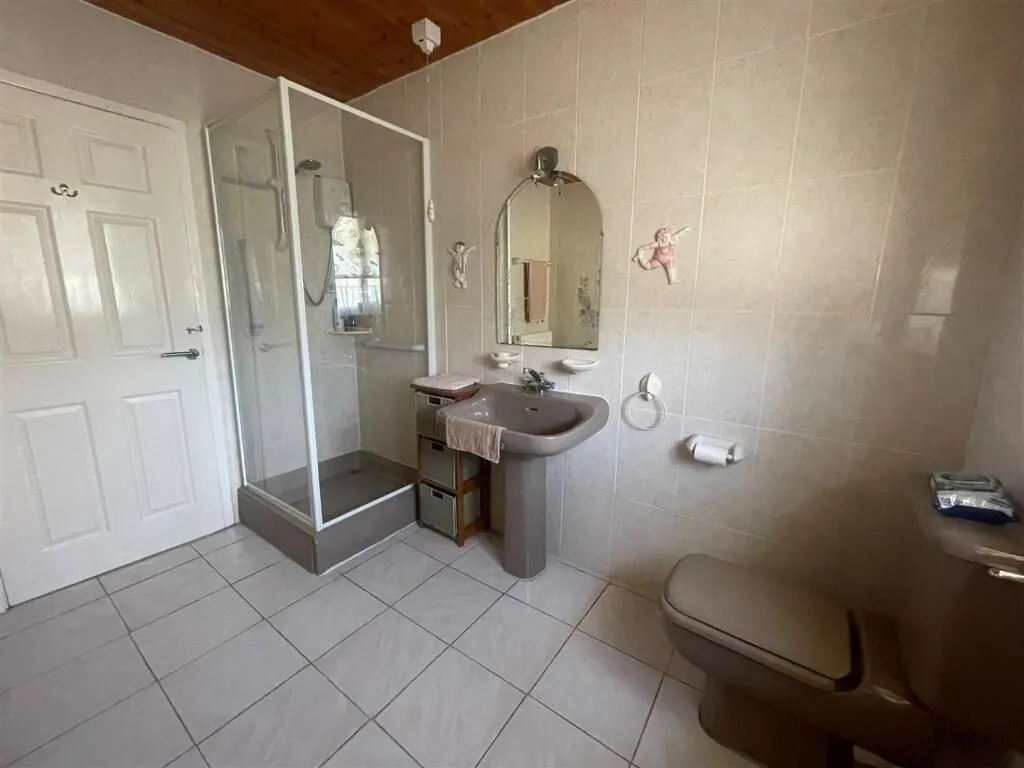 Hornsea, North Humberside, HU18 1JQ - Online Auctions