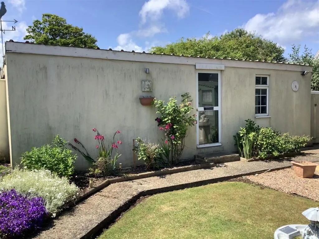 Hornsea, North Humberside, HU18 1JQ - Online Auctions