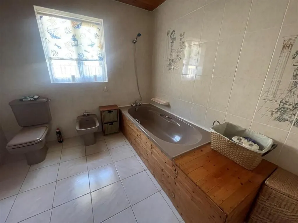 Hornsea, North Humberside, HU18 1JQ - Online Auctions