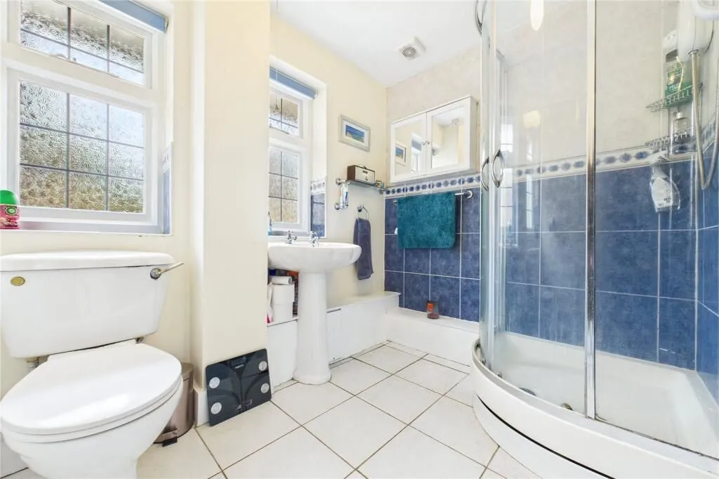 Bowden Green, Pangbourne, Reading, Berkshire, RG8 8JL - Online Auctions