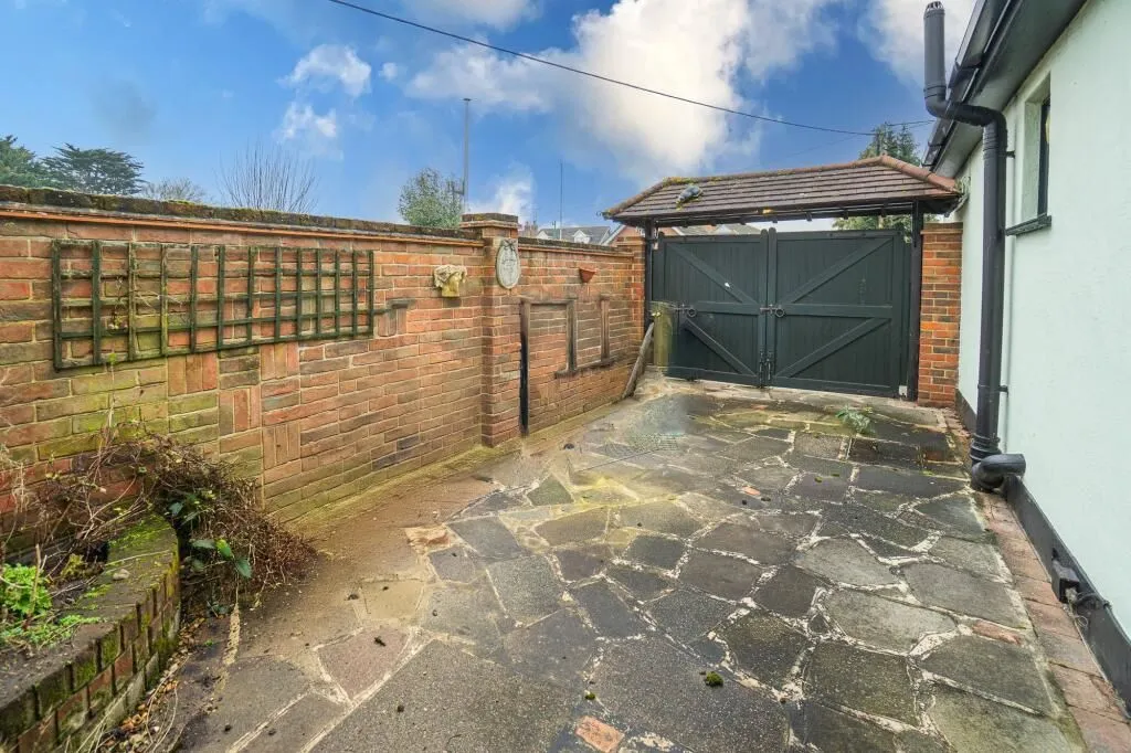 Hockley, Essex, SS5 4DG - Online Auctions