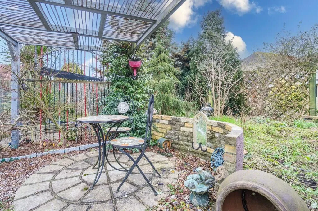 Hockley, Essex, SS5 4DG - Online Auctions