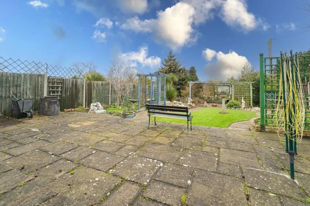 Hockley, Essex, SS5 4DG - Online Auctions