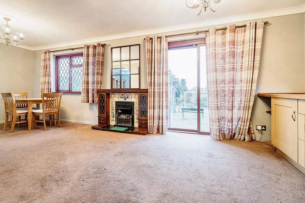 Hockley, Essex, SS5 4DG - Online Auctions