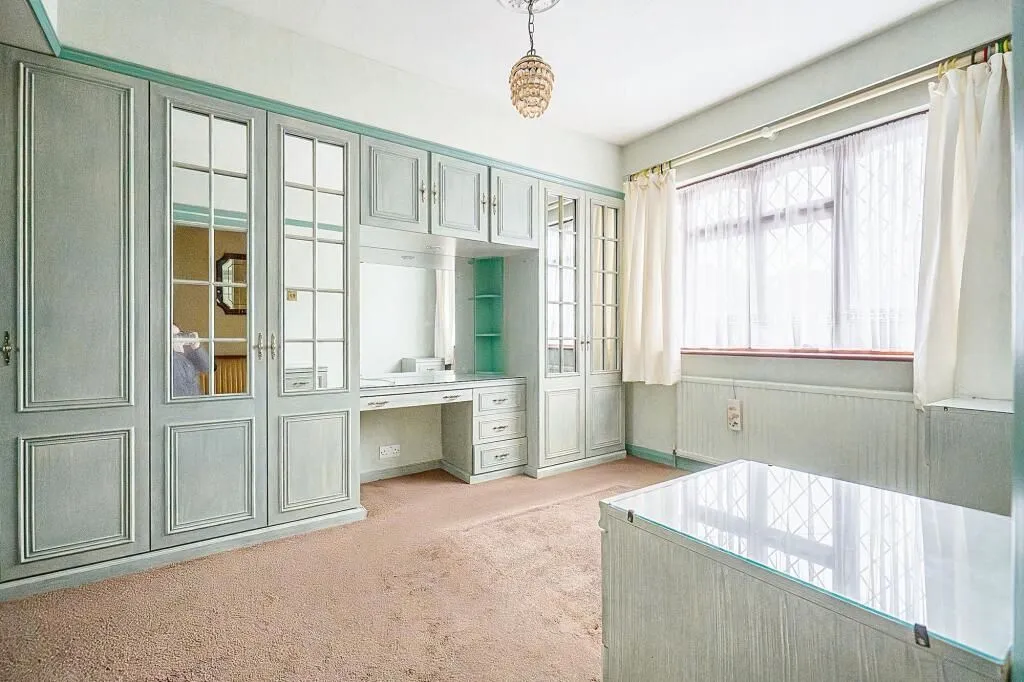 Hockley, Essex, SS5 4DG - Online Auctions