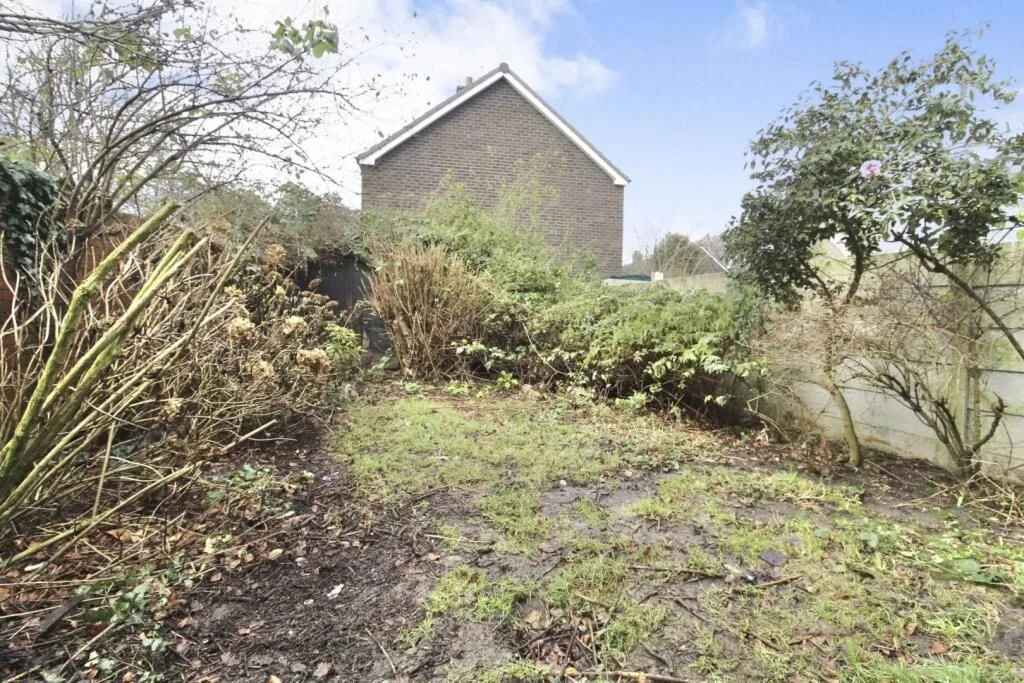 Liverpool, Merseyside, L19 0LJ - Online Auctions