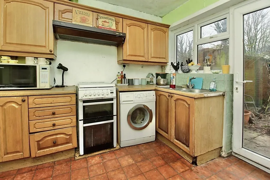 Liverpool, Merseyside, L19 0LJ - Online Auctions