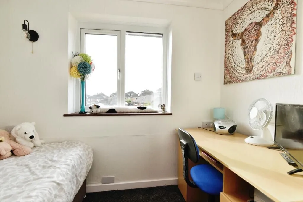 Longton, Stoke-on-Trent, Staffordshire, ST3 5HT - Online Auctions