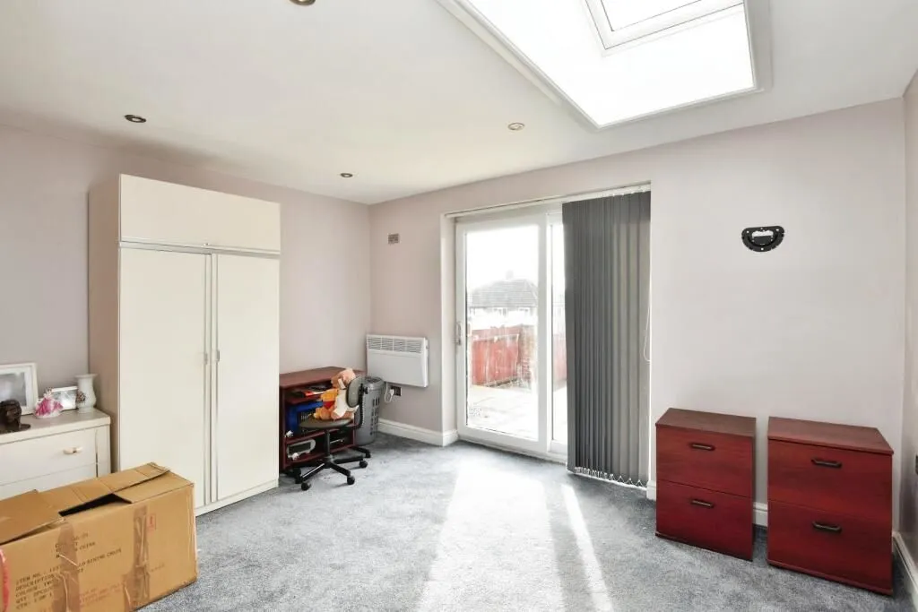 Longton, Stoke-on-Trent, Staffordshire, ST3 5HT - Online Auctions