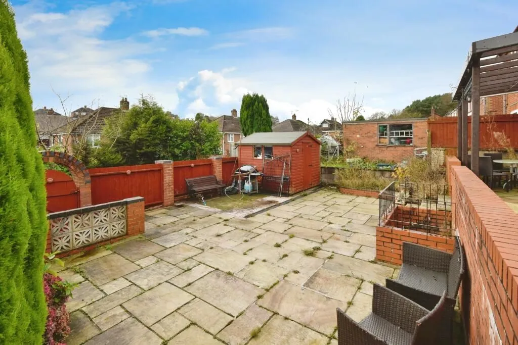 Longton, Stoke-on-Trent, Staffordshire, ST3 5HT - Online Auctions