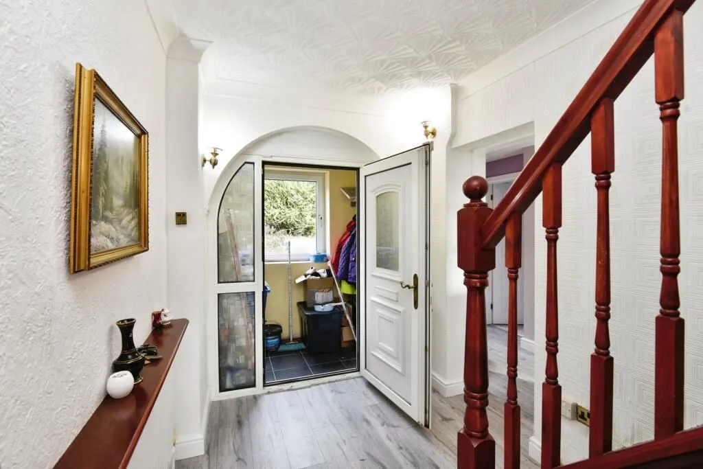 Longton, Stoke-on-Trent, Staffordshire, ST3 5HT - Online Auctions