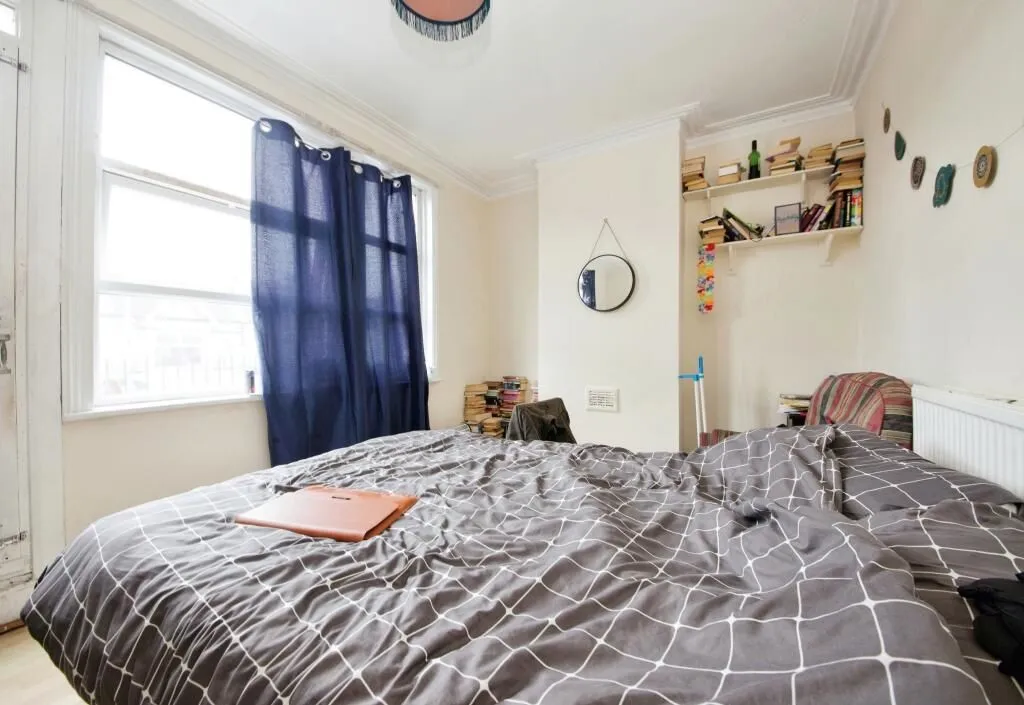 London, E17 6HE - Online Properties