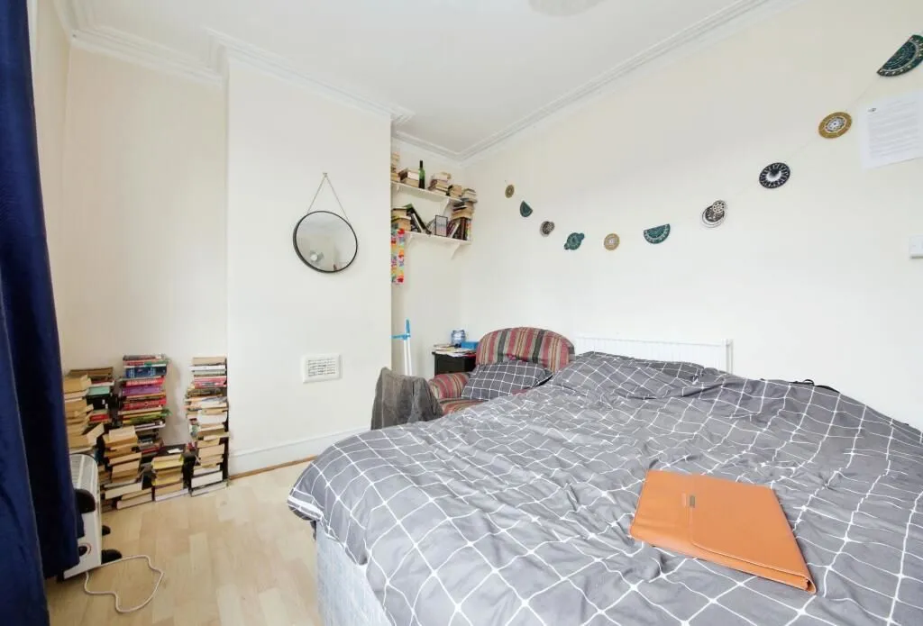 London, E17 6HE - Online Properties