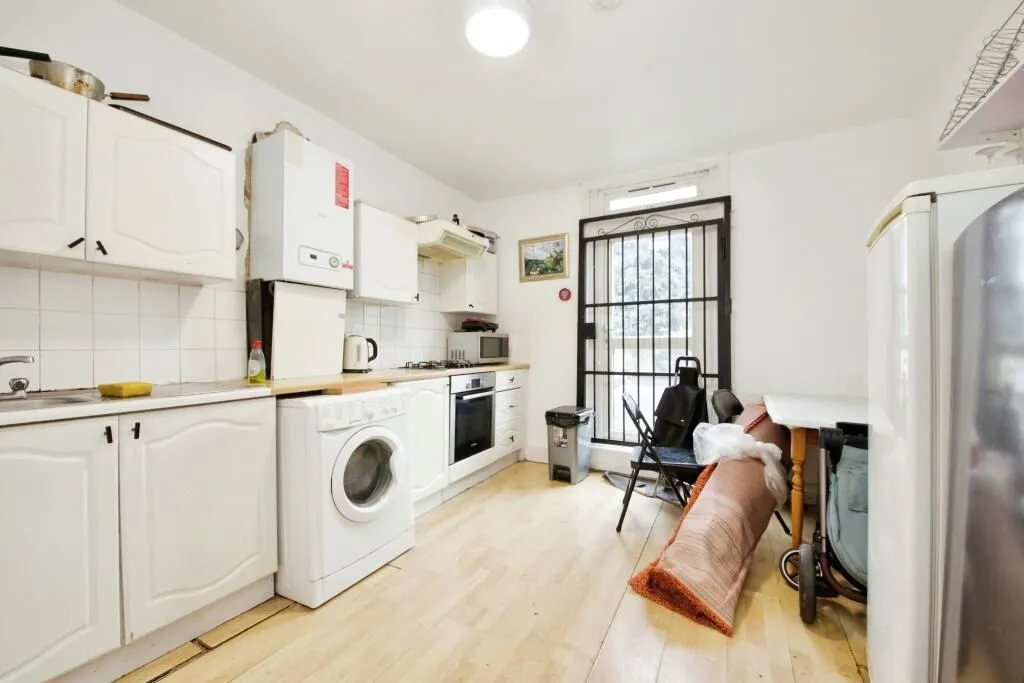 London, E17 6HE - Online Properties