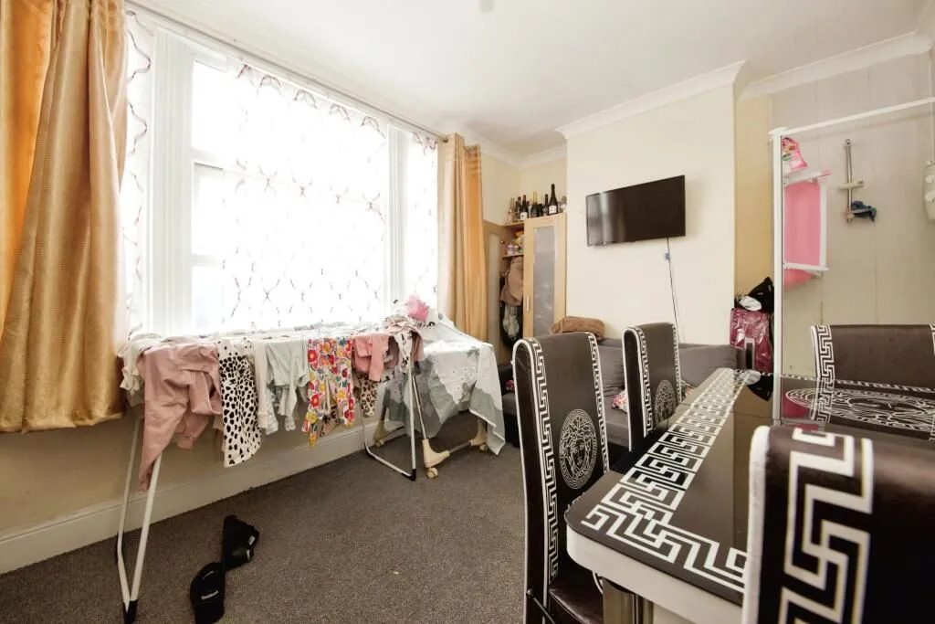 London, E17 6HE - Online Properties
