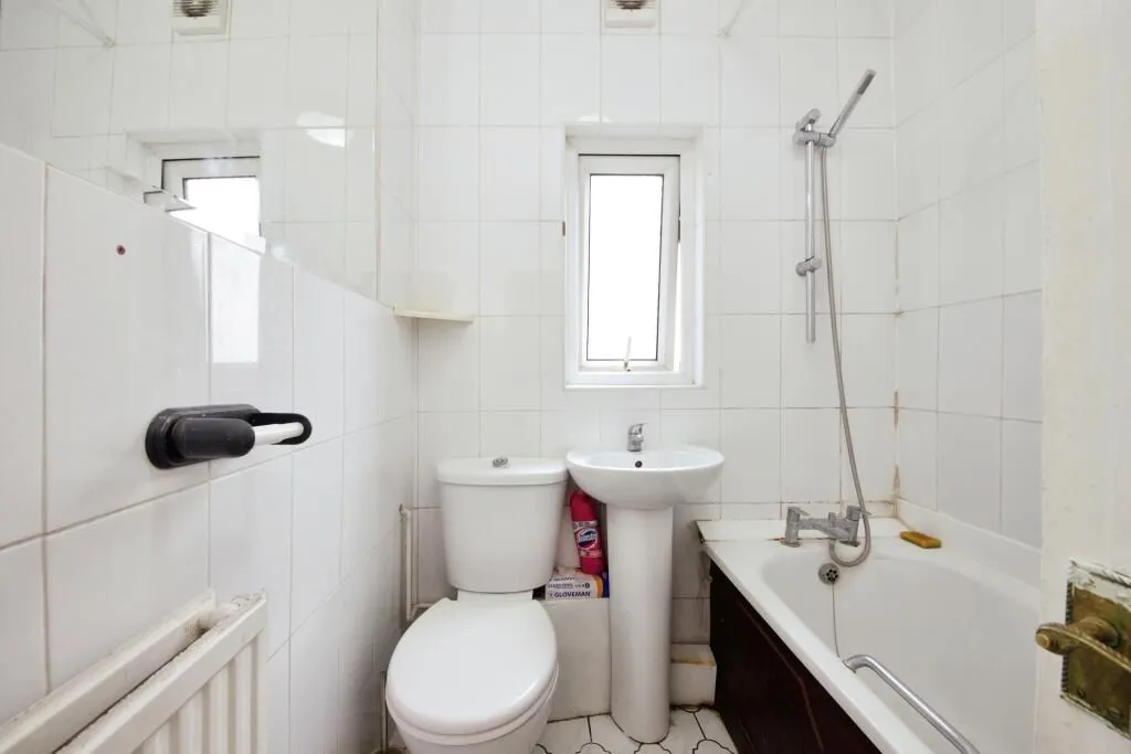 London, E17 6HE - Online Properties